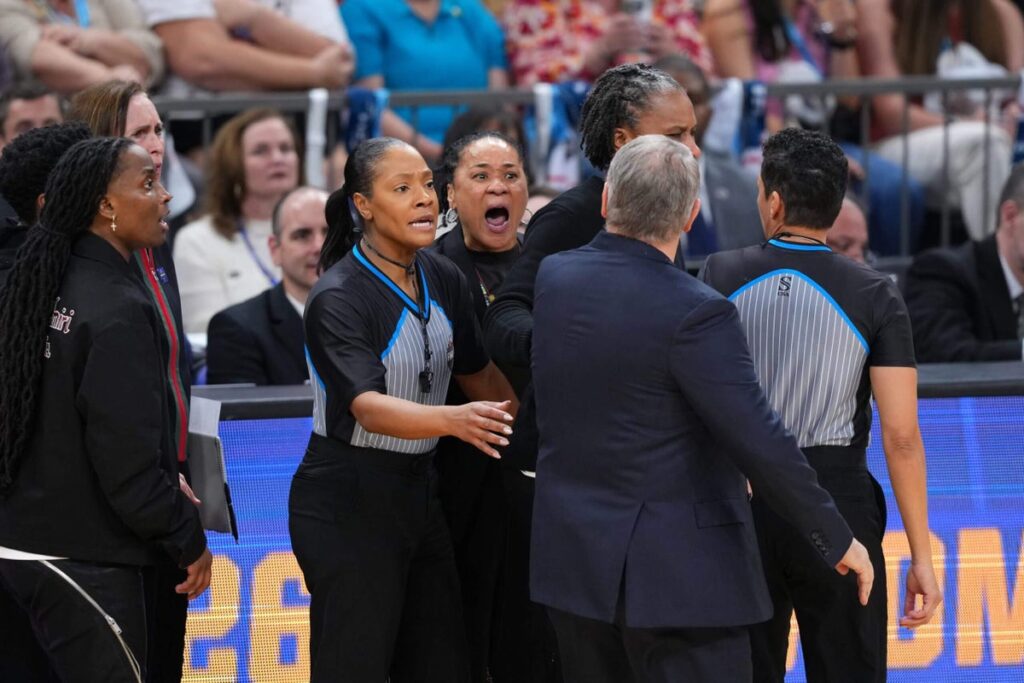 Geno Auriemma, Dawn Staley engage in heated argument at end of Final Four game